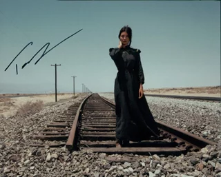 Tamara Feldman autograph