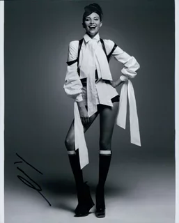 Tamara Feldman autograph