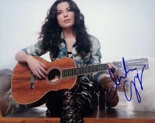 Miranda Cosgrove autograph