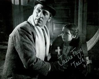 Janina Faye autograph