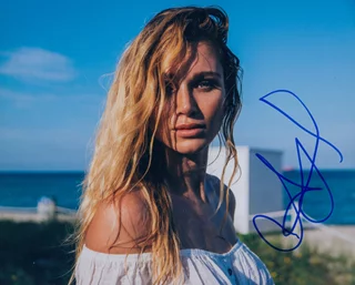 Alyssa Julya Smith autograph