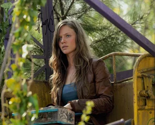 Tracy Spiridakos autograph