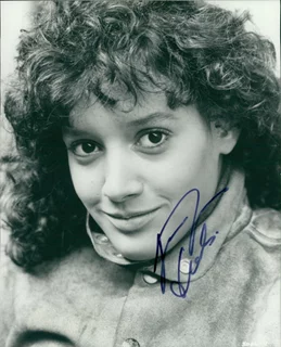 Jennifer Beals autograph
