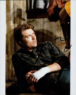 Noah Bean autograph