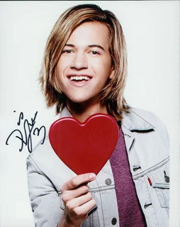 Dillon  Lane autograph