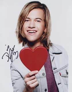 Dillon  Lane autograph