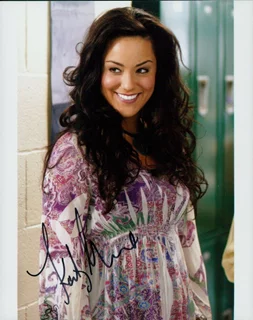 Katy Mixon autograph