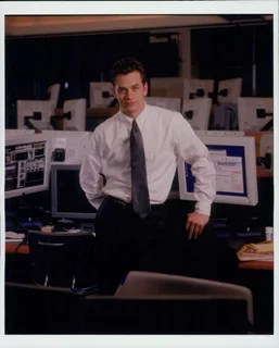 Tom Everett Scott autograph