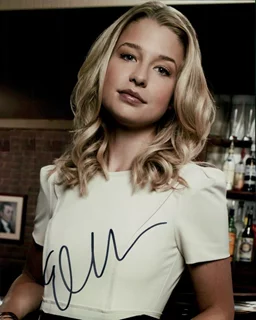 Ellen Woglom autograph