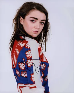 Maisie Williams autograph