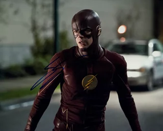 Grant Gustin autograph