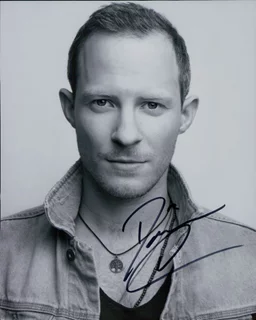 Dominic Lamb autograph