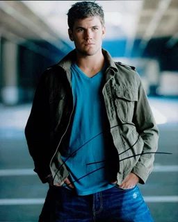 Austin Stowell autograph