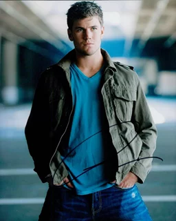 Austin Stowell autograph