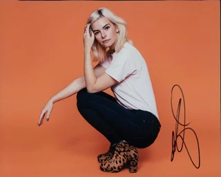 Kelly Oxford autograph