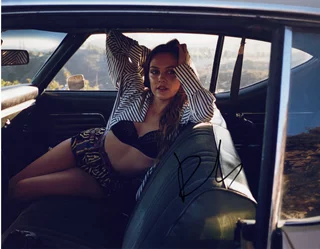 Riley Keough autograph