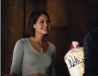 Willa Holland autograph