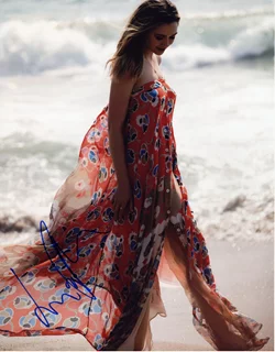 Elizabeth Olsen autograph