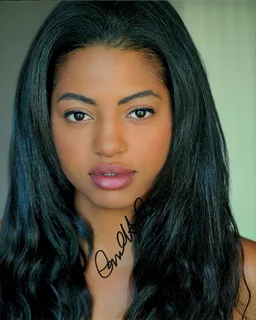 Camille Hyde autograph