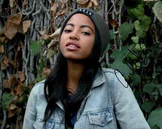 Camille Hyde autograph