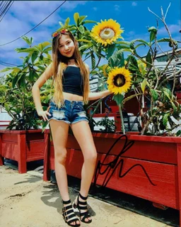 Lulu Lambros autograph