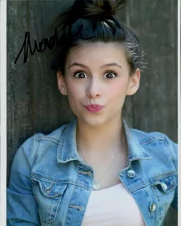 Madisyn Shipman autograph