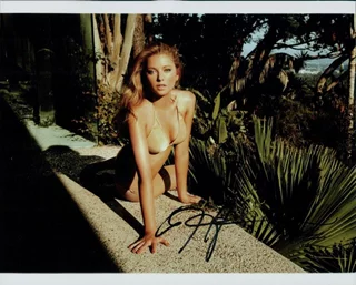 Elisabeth Harnois autograph