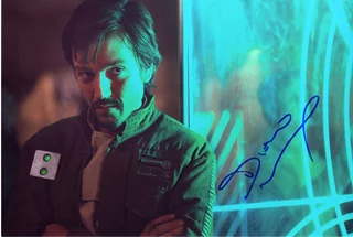 Diego Luna autograph