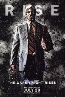 Aaron Eckhart autograph