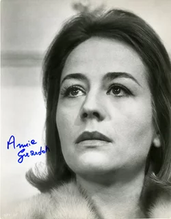 Annie Girardot autograph