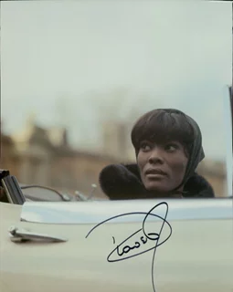 Dionne Warwick autograph