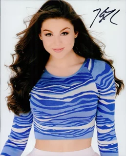 Kira Kosarin autograph