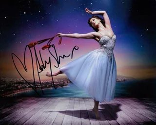 Ashley Shaw autograph