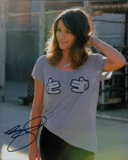 Kelly Oxford autograph