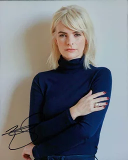 Kelly Oxford autograph