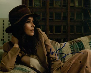 Abigail Spencer autograph