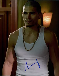 Miguel Gomez autograph