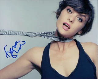 Frankie Shaw autograph