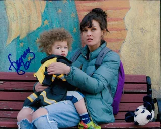 Frankie Shaw autograph