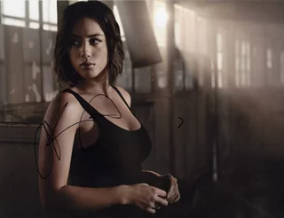 Chloe Bennet autograph