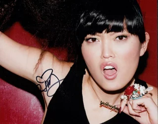 Hana Mae Lee autograph