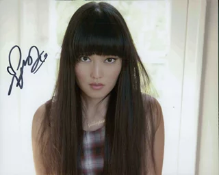 Hana Mae Lee autograph