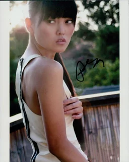 Hana Mae Lee autograph