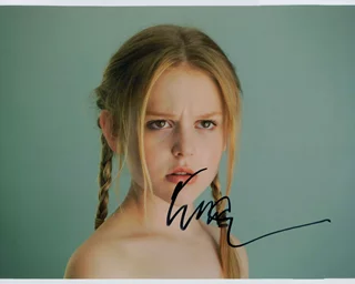 Emily Alyn Lind autograph