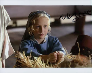 Alyvia Lind autograph