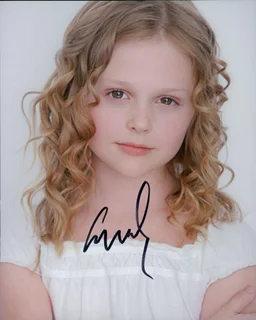 Emily Alyn Lind autograph