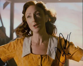 Carmen Cusack autograph