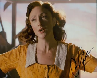 Carmen Cusack autograph