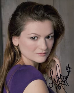 Leah McKendrick autograph