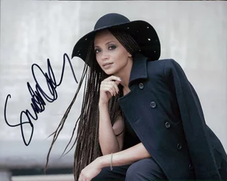 Sundra Oakley autograph